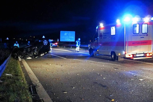 Das Auto kam schlussendlich auf dem Dach zum Liegen.  | Foto: Polizeiprsidium Freiburg