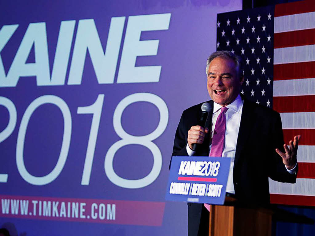Tim Kaine, demokratischer Senator und Kandidat bei der Kongresswahl im US-Bundesstaat Virginia, spricht nach seinem Sieg bei einer Wahlparty.