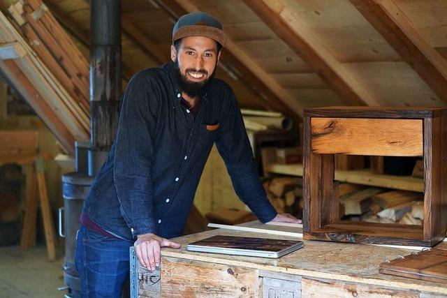 Dieser Schwarzwald-Schreiner baut neue Möbel aus antikem Holz