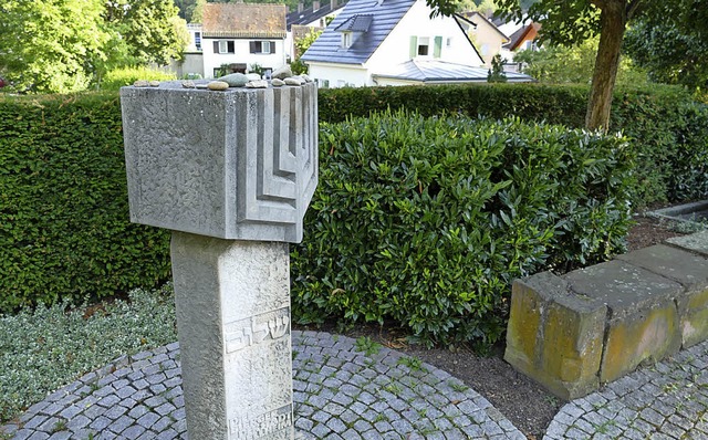 In Mllheim ist der Erinnerungsstein a...agoge ein zentraler Ort des Gedenkens.  | Foto: Victoria Langelott