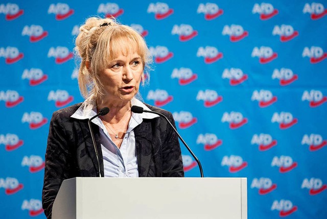 Die AfD-Landtagsabgeordnete Christina ...htsextremistisch geuert haben soll.   | Foto: dpa