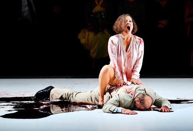 Der deutsche Opernsngerin Evelyn Herl...s Oper &#8222;Lear&#8220; in Salzburg.  | Foto: dpa