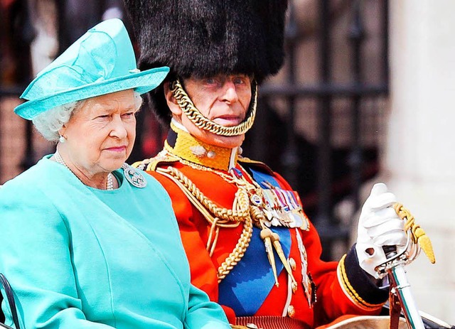 Knigin Elizabeth II. und ihr Mann, Pr...og von Edinburgh zwei berhmte Adlige.  | Foto: dpa