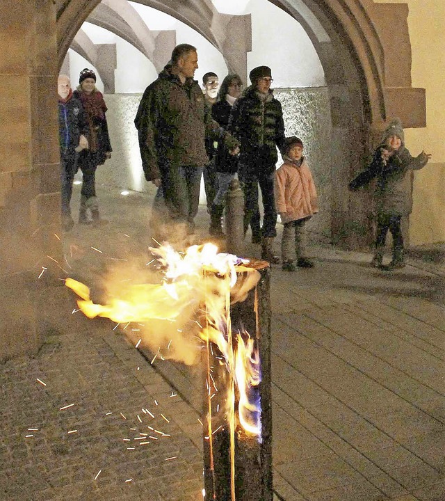 Schwedenfeuer und Fackeln laden zu ein...roen  Angebot der Einzelhndler ein.   | Foto: Dagobert Maier