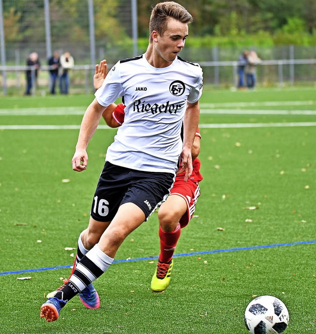 Tom Hodel nimmt mit dem FC Teningen Fahrt auf.   | Foto: Keller