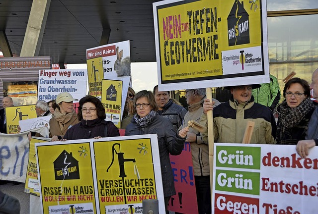 Seit 2014 gibt es die BI gegen Tiefeng...m in Offenburg vor der Oberrheinhalle.  | Foto: Archivfoto: Seller