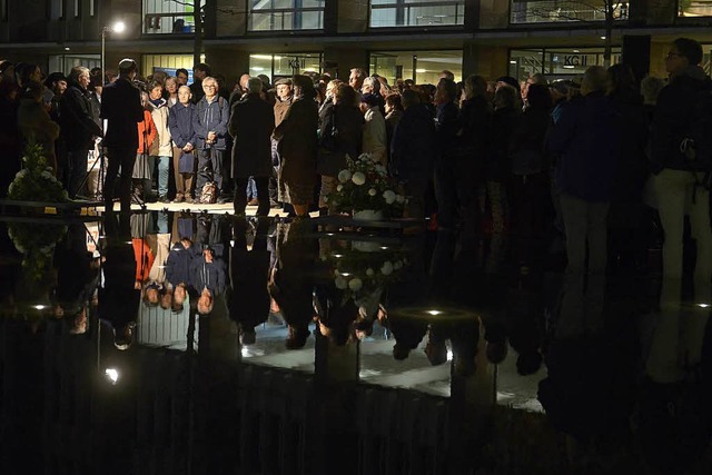 Eine der dunkelsten Stunden deutscher ...e Synagoge in Freiburg niederbrannten.  | Foto: Ingo Schneider