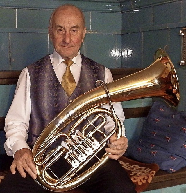 Seit 60 Jahren ist Anton Metzger  Bari... beim Musikverein  Heimatklang Htten.  | Foto: Wolfgang Adam