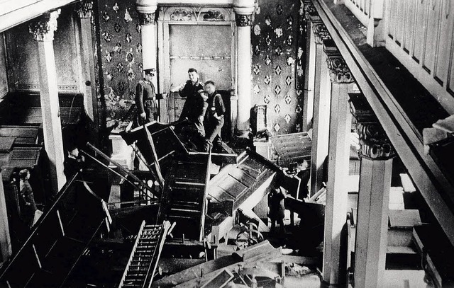 Nationalsozialisten bei der Zerstrung der Synagoge in Kippenheim  | Foto: Repro: Norbert Klein