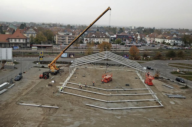 Lufbilder + Bodenbilder Edeka Breisach...au Zelt + Luftbilder Bahnhof und Stadt  | Foto: Patrick Kerber