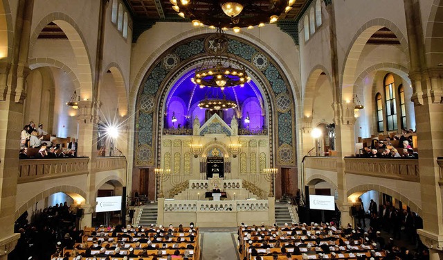 Die Gedenkveranstaltung in der Synagoge in der Berliner Rykestrae   | Foto: DPA