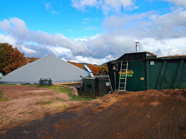 Drei Stationen der Biogasgewinnung auf...en liefert die Anlage Strom und Wrme.  | Foto: Gabriele Poppen