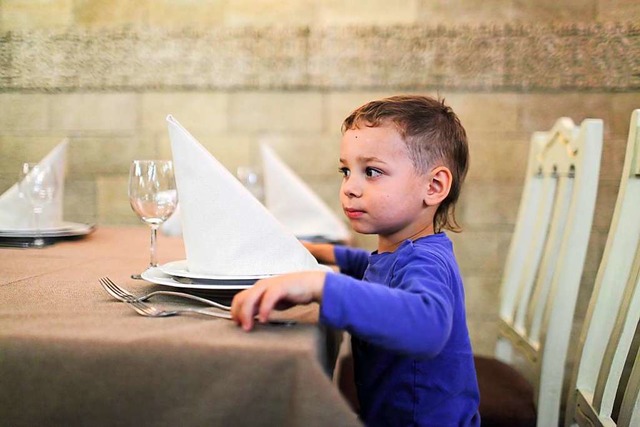 Kinder, die im Restaurant ruhig und st...211; in Frankreich ist das der Alltag.  | Foto: Arkady Chubykin  (stock.adobe.com)