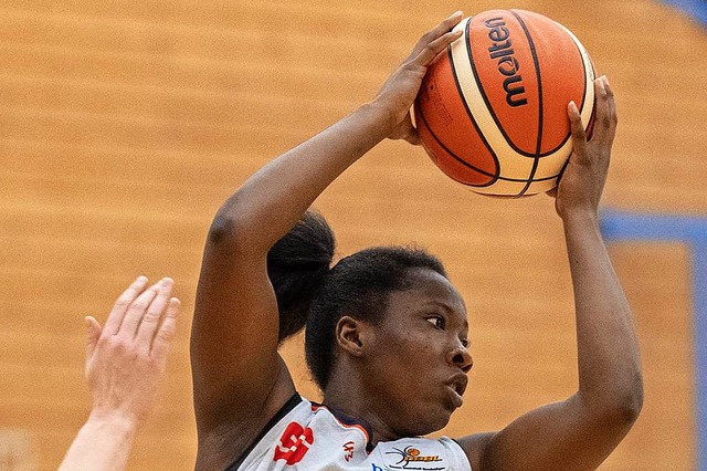 Topscorerin bei den Eisvgeln mit 30 Punkten: Kelly Moten  | Foto: Patrick Seeger