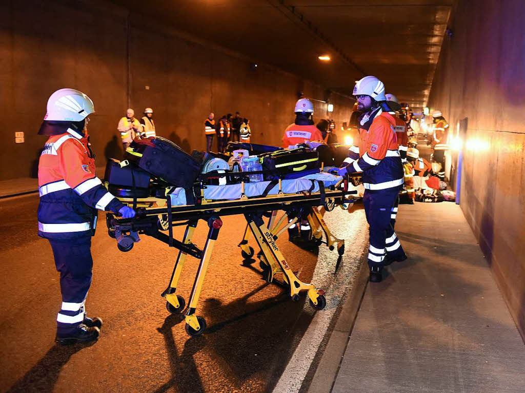 nchtliche Notfallbung im gesperrten Tunnel