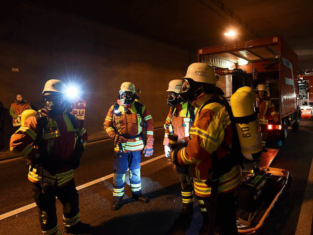 nchtliche Notfallbung im gesperrten Tunnel