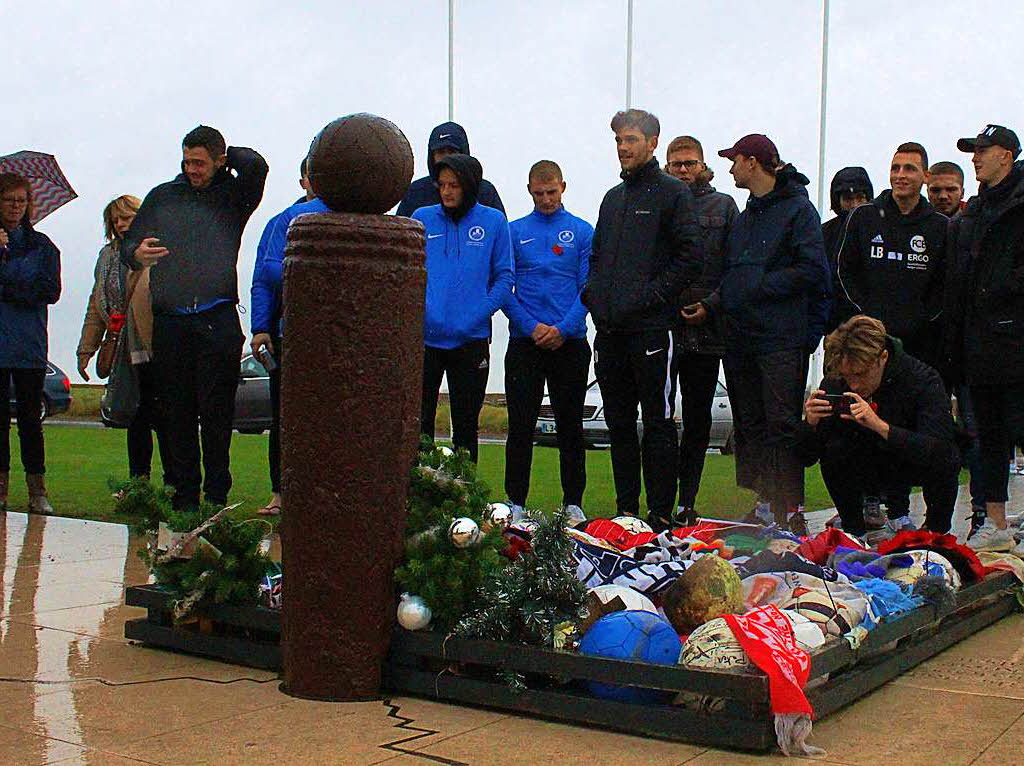 Das offizielle UEFA-Monument, das an den Waffenstillstand an Weihnachten 1914 erinnern soll.