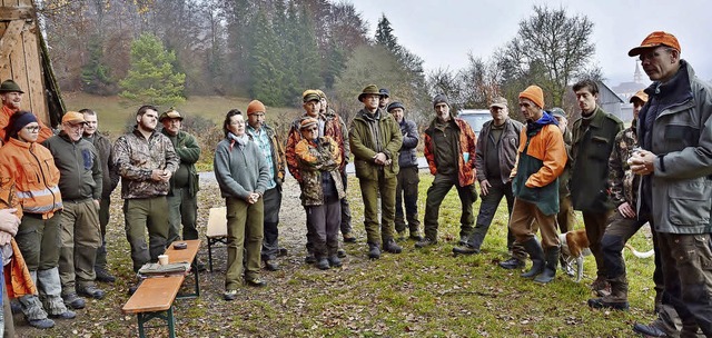 Bevor die Bchsen gespannt werden: Jen... die bevorstehende Jagd eingewiesen.    | Foto: Beathalter