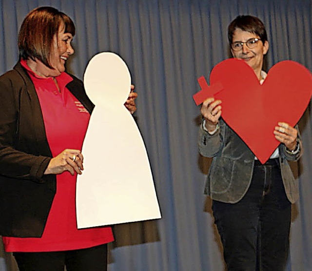 Pfarrerin Heidrun Moser (rechts) demon...Ebner (Orgel) bereicherten die Feier.   | Foto: Kaiser