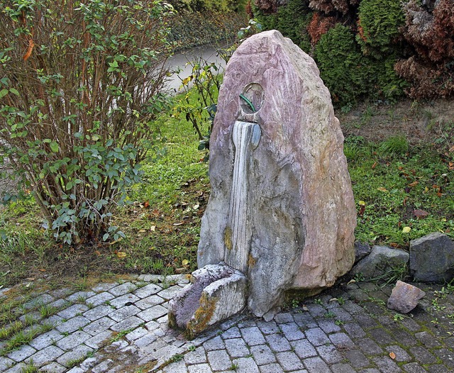 2005 wurde dieser kleine Brunnen im Ba... er nun als Denkmal gestaltet werden.   | Foto: Horst David