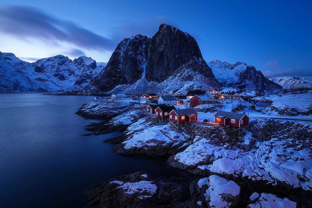 Landschaftsfotograf Benjamin Jaworskyj...t die blaue Stunde in Hamnoy, Norwegen  | Foto: Benjamin Jaworskyj