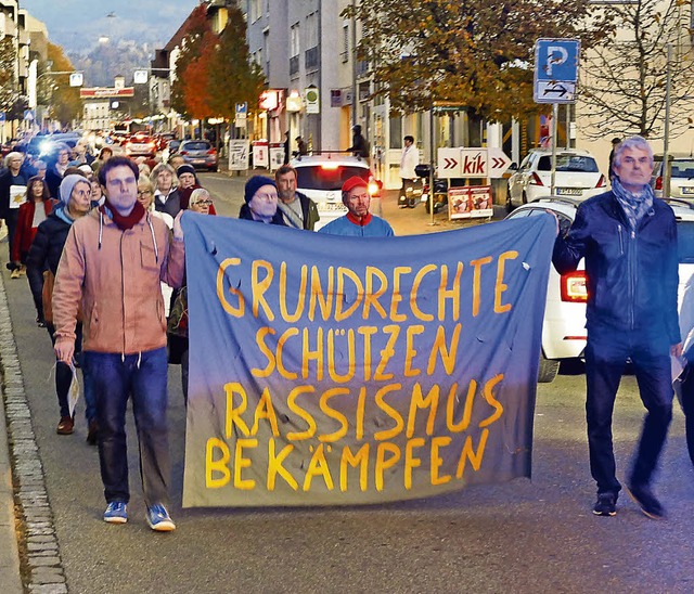Schweigend marschierten die Mllheimer...agoge, um ihre Anteilnahme zu zeigen.   | Foto: Benedikt Hecht