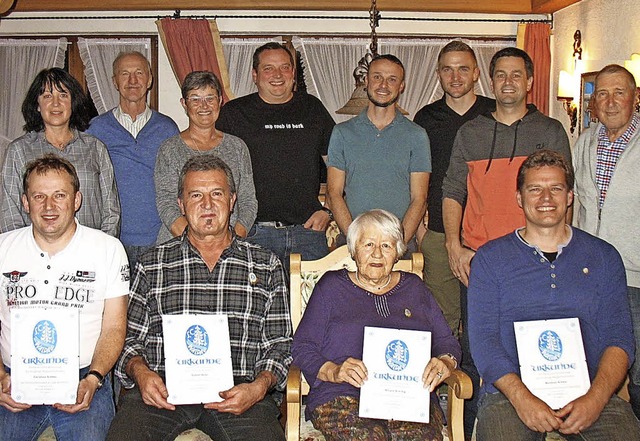 Die Geehrten des Ski Clubs Waldau (vor... Thorsten Wursthorn und Anton Wehrle.   | Foto: Gaby Beha