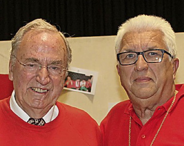 Klaus Preusch (links) ehrte Siegfried Kibbat.   | Foto: Cremer