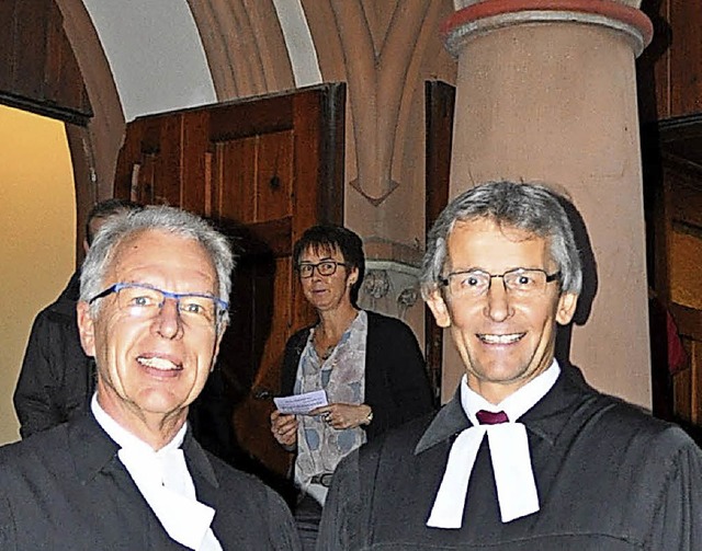 Nach dem Einfhrungsgottesdienst mit Dekan Rainer Heimburger (links)  | Foto: Rainer Ruther