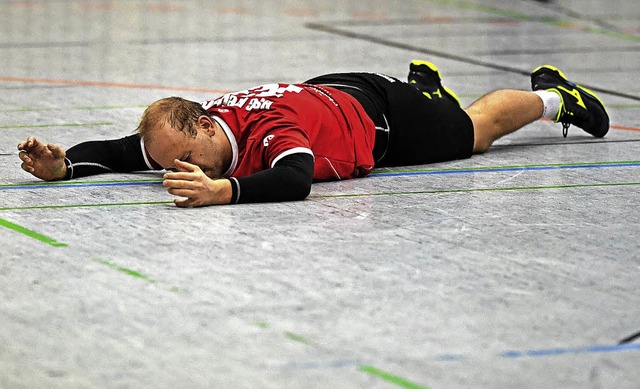 Am Boden, zumindest fr ein Spiel: Jannis Konrad von der HSG Freiburg   | Foto: Patrick Seeger