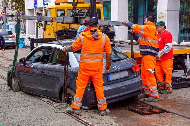 Dem Beton ist nichts passiert. Ob das ...cht bekannt. Grau war es vorher schon.  | Foto: dpa