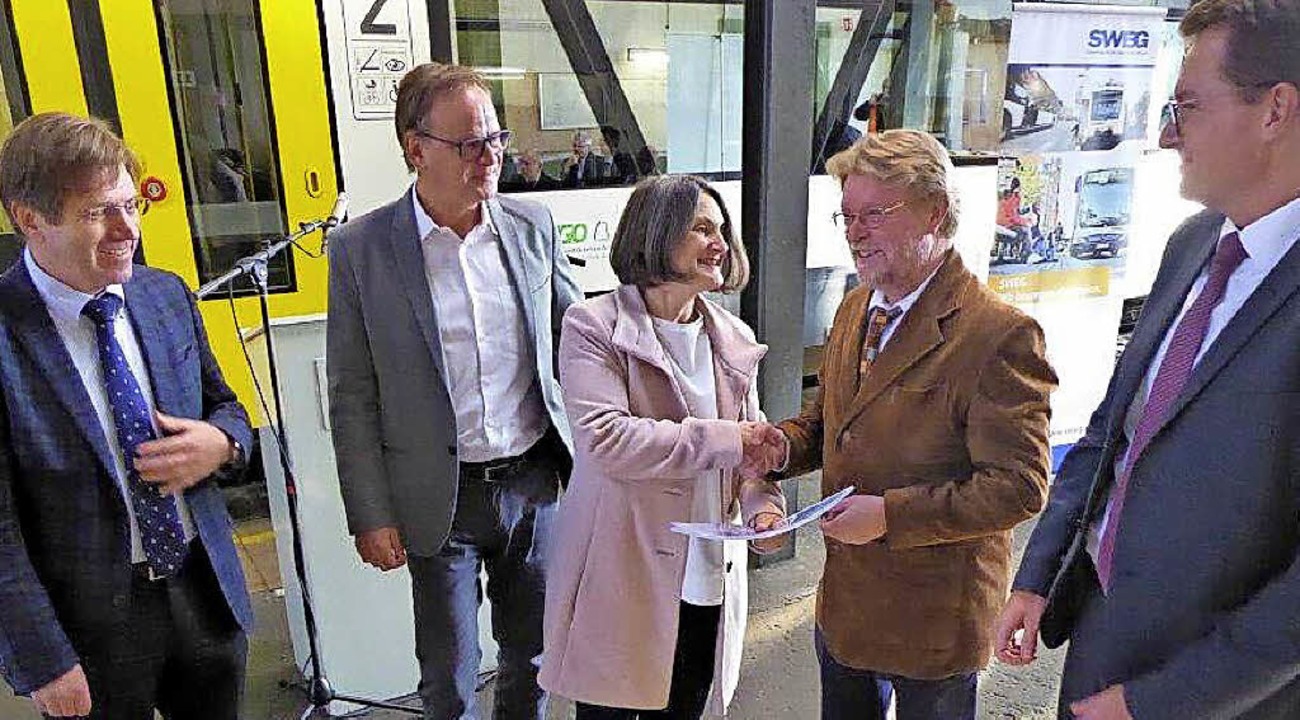 Regierungsprsidentin Brbel Schfer ...nde Johannes Mller und Tobias Harms.   | Foto: Seller