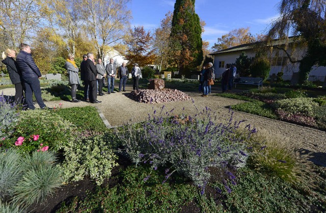 Auf dem Friedhof  Bergcker  wurde das neue Grabfeld am Montag vorgestellt.  | Foto: Ingo schneider