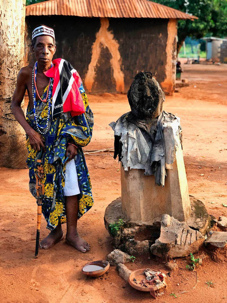 Oberpriester in Sanguer -in Togo praktizieren viele Menschen den Voodoo-Kult.