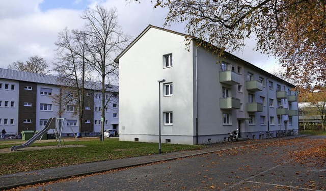 Alt und neu: Eines der Huser (rechts)...steht ein bereits saniertes  Gebude.   | Foto: Christian Kramberg