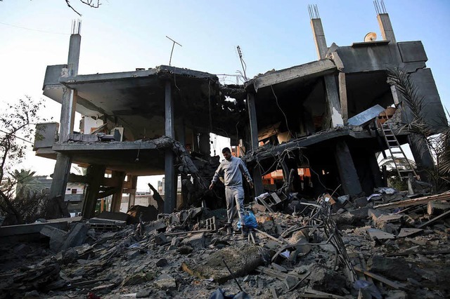 berreste des Gebudes fr innere Sich...elischen Luftangriffen zerstrt wurde.  | Foto: AFP