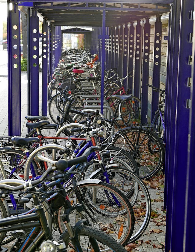 Der berdachte Fahrradparkplatz am Bad...en in der Kurstadt 93 Rder gestohlen.  | Foto: Hans-Peter Mller