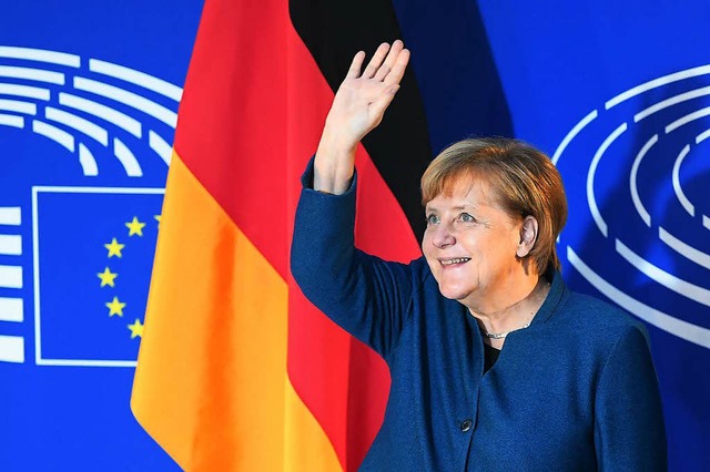 Angela Merkel vor der Debatte im EU-Parlament   | Foto: AFP