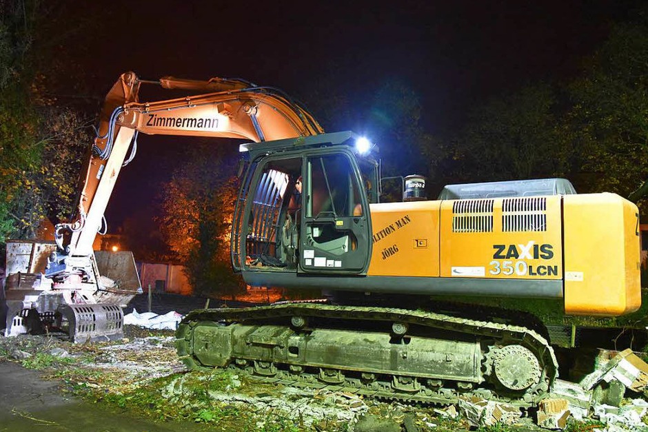 Dieser Bagger wird’s richten. (Foto: Martin Eckert) Dieser Bagger wird’s richten. (Foto: Martin Eckert)