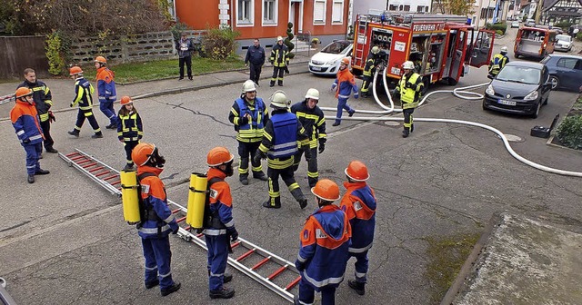 Motivierte Jugendliche bei einem Gebudebrand bei der 24 Stundenbung  | Foto: Rudi Rest