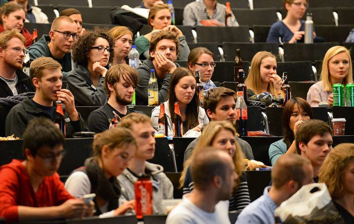 Bier und Pizza im Hrsaal: Das gibt&#8... bei der Langen Nacht der Universitt.  | Foto: Rita Eggstein