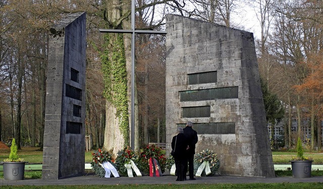 Die zentrale Feier zum Volkstrauertag ...rten Gedenkspaziergang durch Wallbach.  | Foto: Archivfoto: Elena Butz