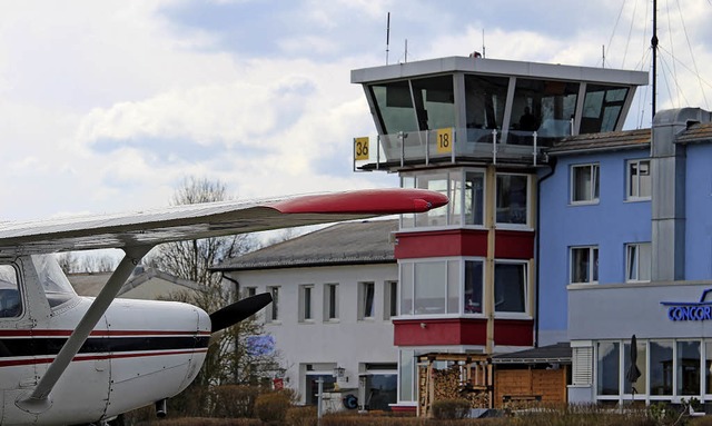 Der Flughafen bekommt einen neuen Gesc...der von Oberbrgermeister Erik Pauly.   | Foto: Guy Simon