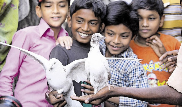 Damit Kinder glcklich in Indien aufwa...ie Rheinfelden seit Jahrzehnten Geld.   | Foto: Franz Becker