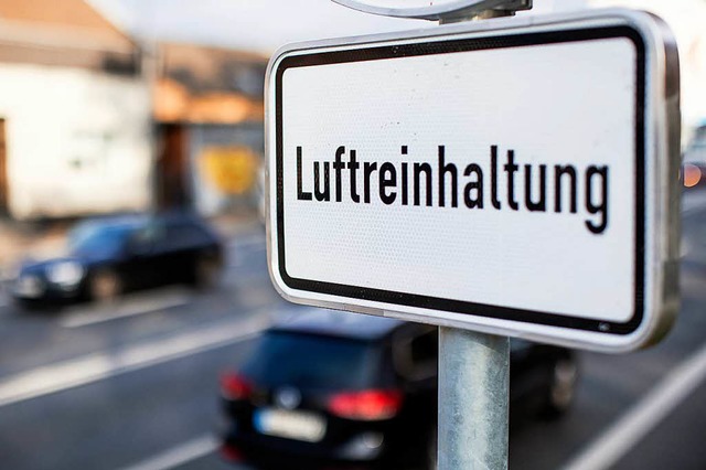 Der Verkehr muss umweltvertrglich  umgestaltet werden, findet Wolfgang Mulke.  | Foto: dpa