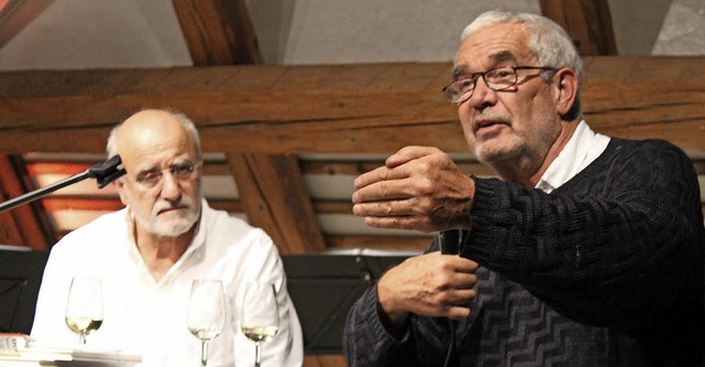 David Hner (rechts) und Franz Keller ...ch engagiert den Fragen der Besucher.   | Foto: Erich Krieger