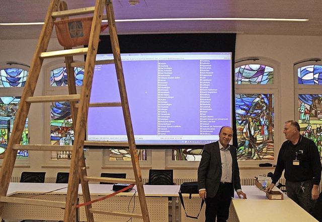 Letzte Arbeiten sind im sanierten Btzinger Rathaussaal zu erledigen.  | Foto: Horst David