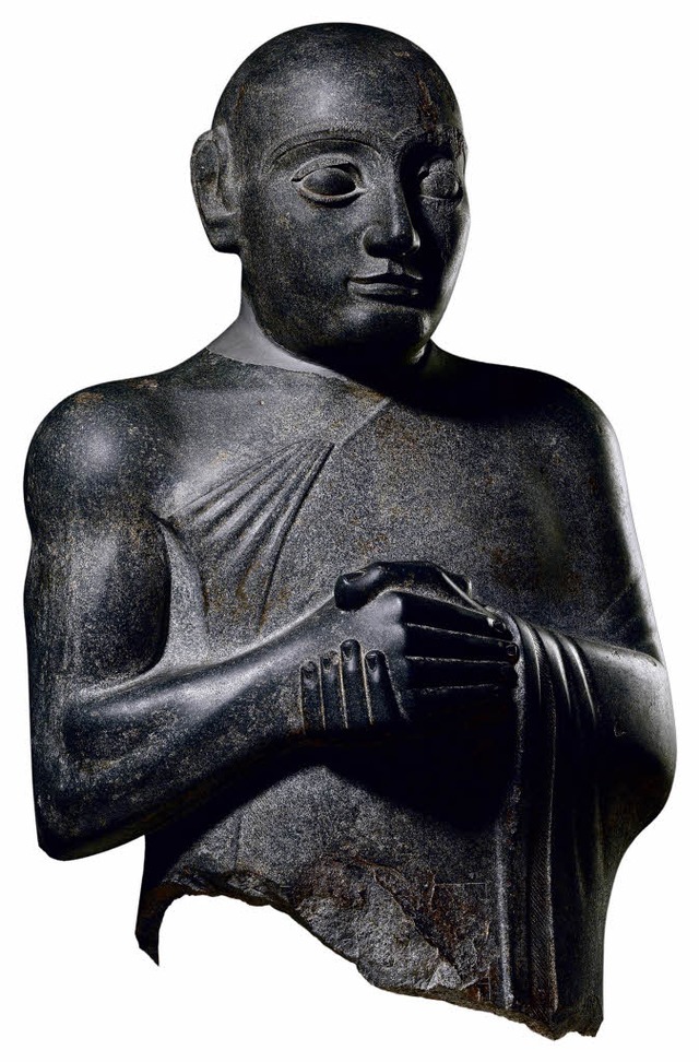 Die 4000 Jahre alte Statue aus dem Irak stellt  einen  Knig dar, der betet.  | Foto: Verlag