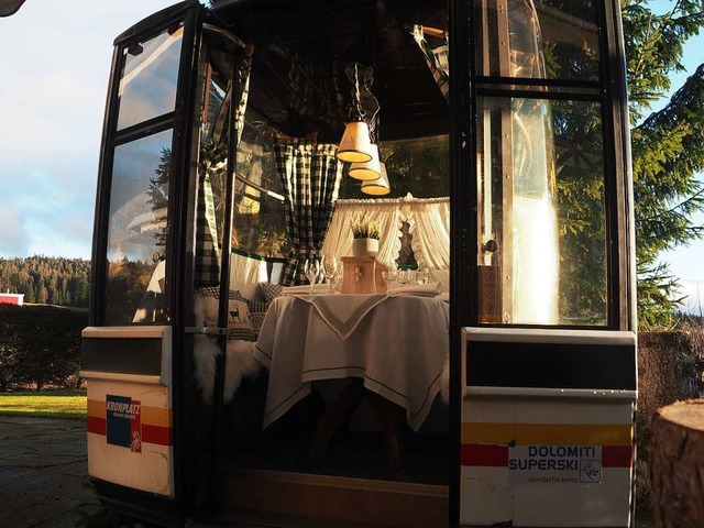 Die zum Restaurant umfunktionierte Gon...hrer in den Dolomiten den Berg hinauf.  | Foto: Susanne Gilg