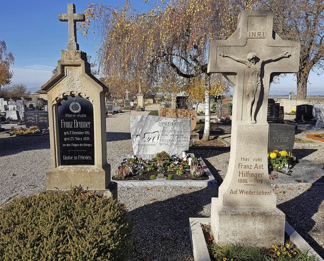 Die Grber zweier an den Folgen des Ersten Weltkrieges gestorbenen Tunselern  | Foto: Brigitte Winterhalter